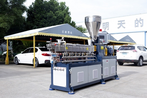 Double Twin Screw Plastic Extruder Masterbatch Granulator voor op maat gemaakte eisen