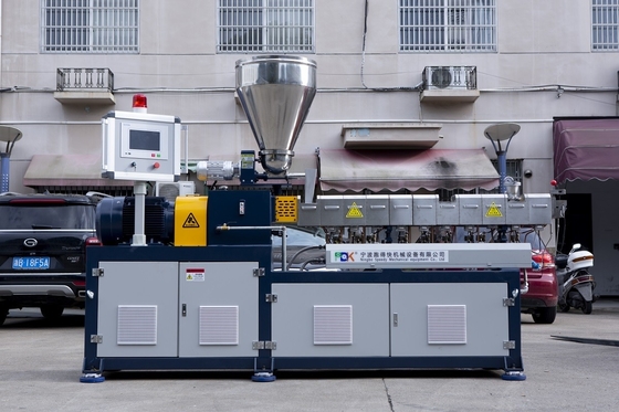 Double Twin Screw Plastic Extruder Masterbatch Granulator voor op maat gemaakte eisen